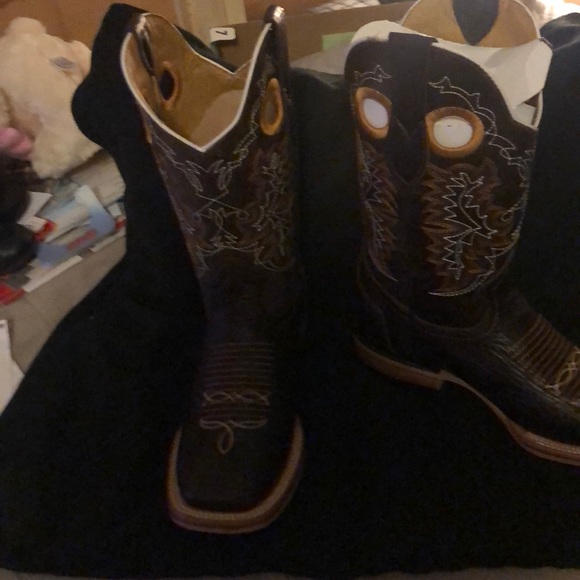 Red diamond size 6 boots - Picture 2 of 2